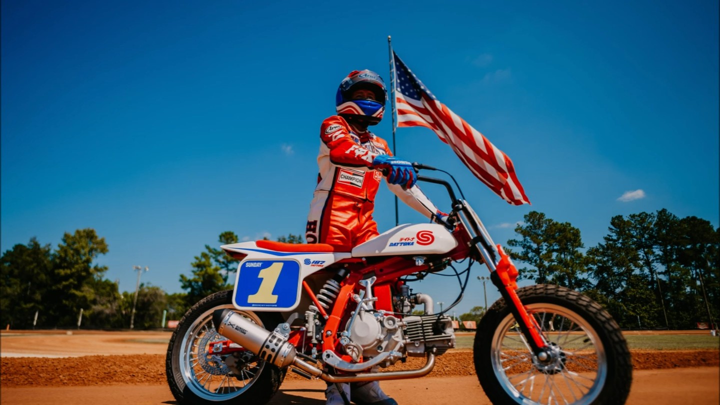 We had the chance to see Mr. Don Wayne "Bubba" Shobert on our Flat Track SUNDAY 190. 
Don Wayne "Bubba" Shobert (born January 29, 1962 in Lubbock, Texas) is an American former professional motorcycle racer. He was a three-time A.M.A. Grand National Champion from 1985 to 1987 and was AMA Superbike Champion in 1988 while riding for American Honda.
In 1989 Shobert moved up to the Grand Prix world championship riding for Honda. Unfortunately, Shobert's Grand Prix career was cut short at the third race of the season, where he was involved in a terrible crash with Kevin Magee on the cool off lap after the race, wherein Shobert drove into the back of Magee's motorcycle. Magee had stopped his motorcycle in the middle of the track and was performing a rear-wheel "burnout". Eddie Lawson narrowly missed hitting Magee's bike after he and Shobert had just finished congratulating each other moments earlier and were not looking forward. Shobert suffered severe head injuries but was able to make a full recovery after months of rehabilitation. He never raced again, taking instead roles as manager in some teams of AMA Grand National dirt track .
Shobert was inducted into the Motorcycle Hall of Fame in 1998.
He was inducted into the Motorsports Hall of Fame of America in 2007.
ENJOY YOUR RIDE !